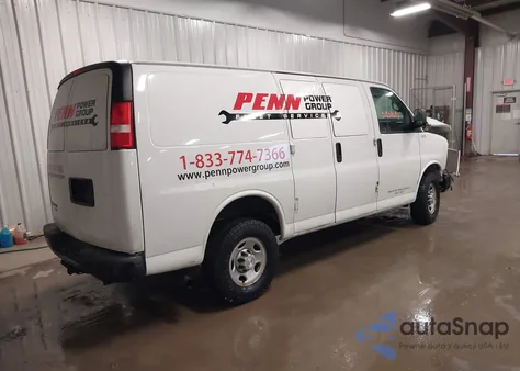 2015 Chevrolet Express 3500 Work Van z USA, uszkodzony, nr VIN 1GCZGTCGXF1229754